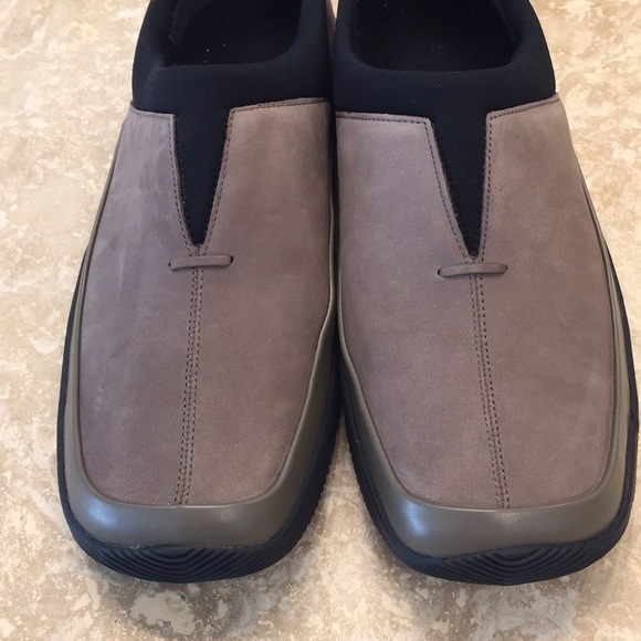 Naturalizer Slip On - Picture 2 of 8